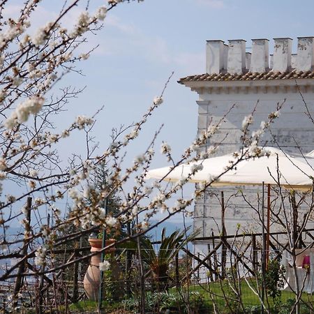 カーヴァ・デ・ティッレーニ La Torretta Bianca Bed & Breakfast エクステリア 写真